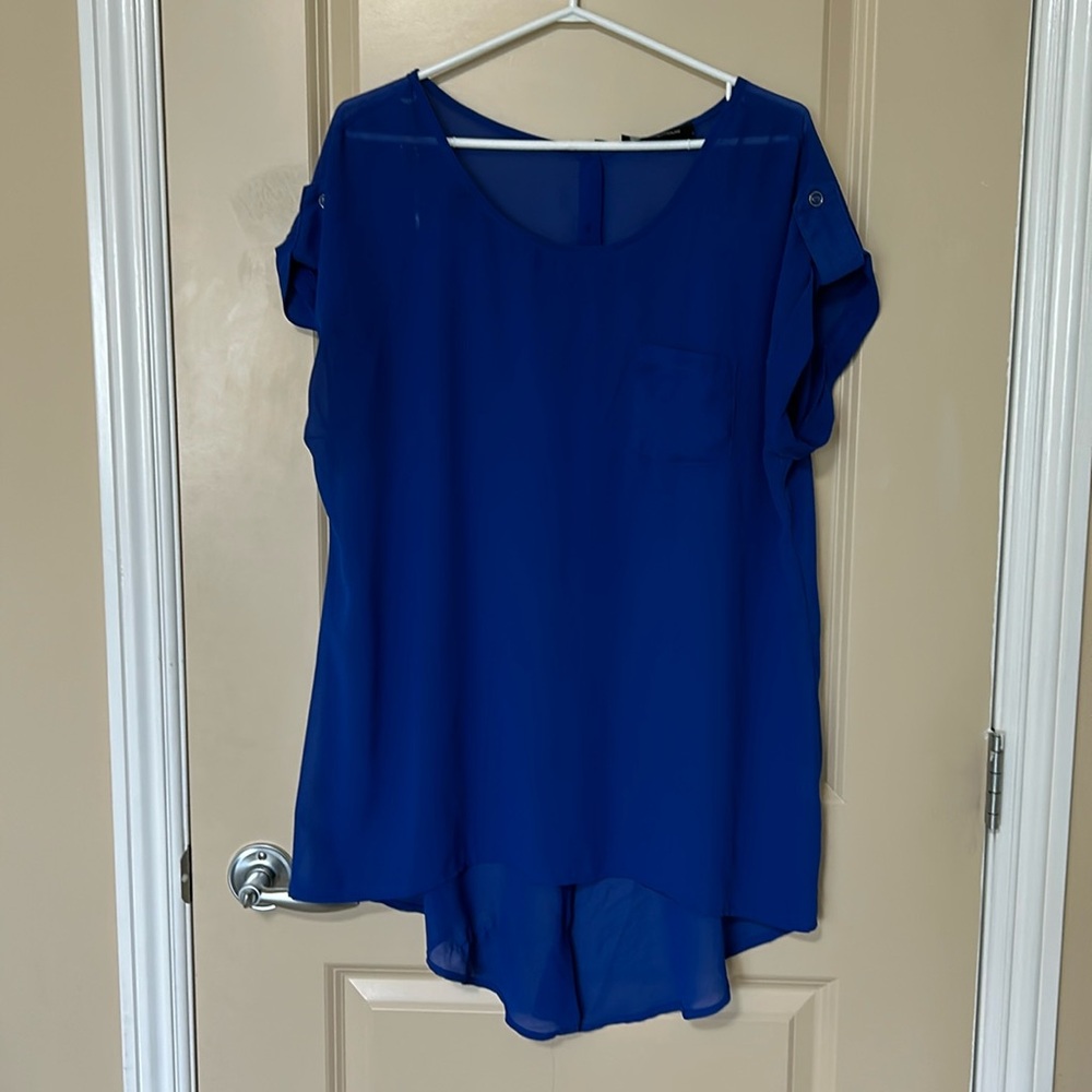 Blue blouse with button detail on back size 1x